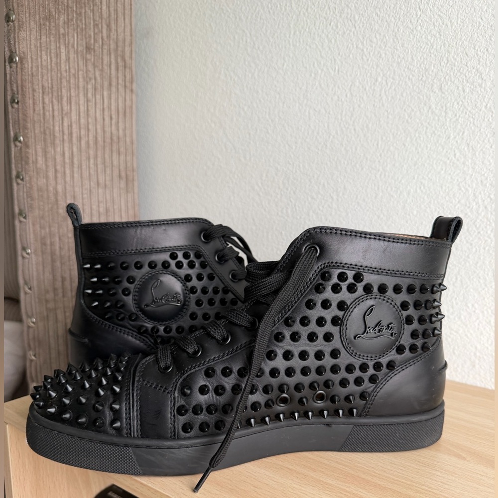 Christian Louboutine - Picture 6 of 9